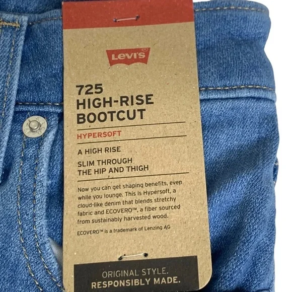 725 HIGH RISE BOOTCUT WOMEN'S JEANS Zip Fly Light Wash Size (2) 26”X30”